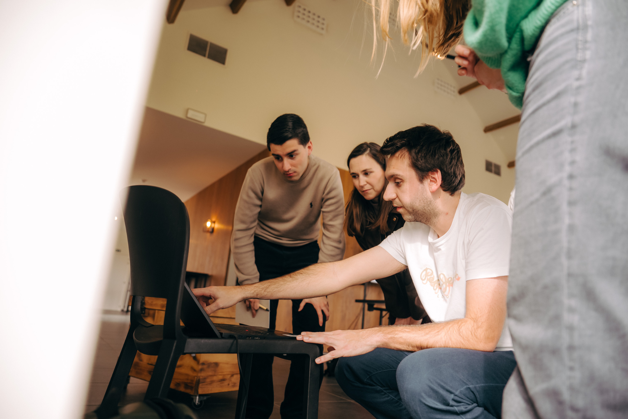 Waarom je AI vaag antwoordt (en hoe je dat oplost met één sterke prompt)